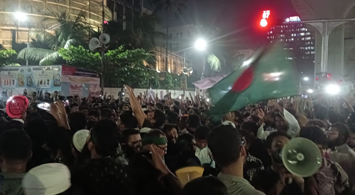 আ.লীগকে ‘সন্ত্রাসী দল’ হিসেবে নিষিদ্ধ চায় জুলাই ঐক্য, রাজপথ না ছাড়ার ঘোষণা