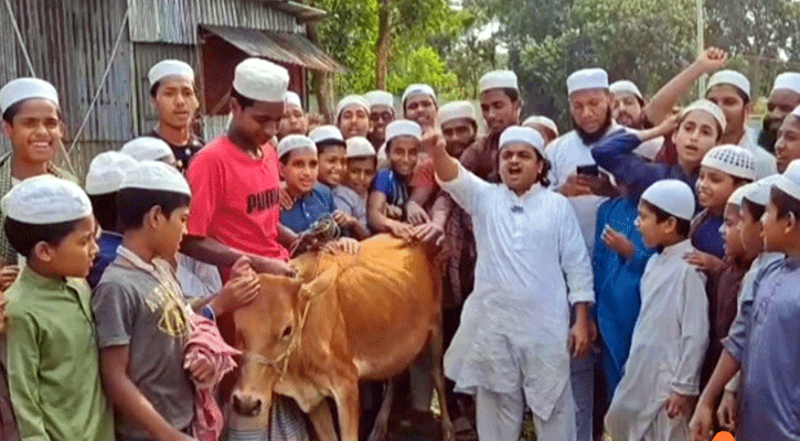 আ.লীগ নিষিদ্ধের ঘোষণায় গরু ‘কোরবানি’ করলেন রফিকুল ইসলাম মাদানী