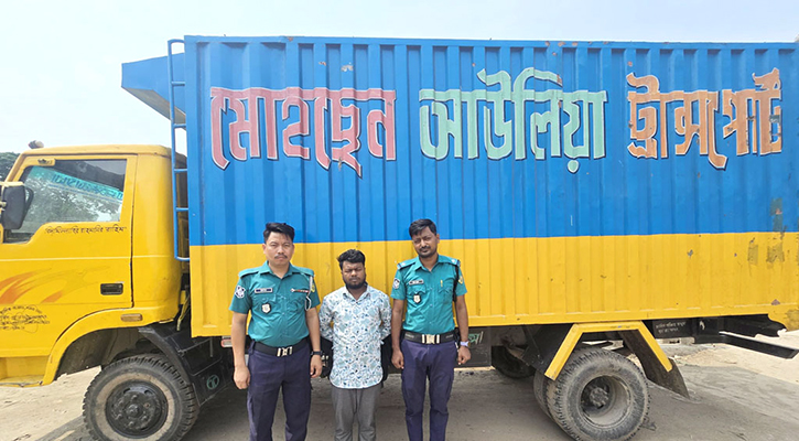 চট্টগ্রামে চুরি হওয়া কাভার্ডভ্যান চাঁদপুর থেকে উদ্ধার