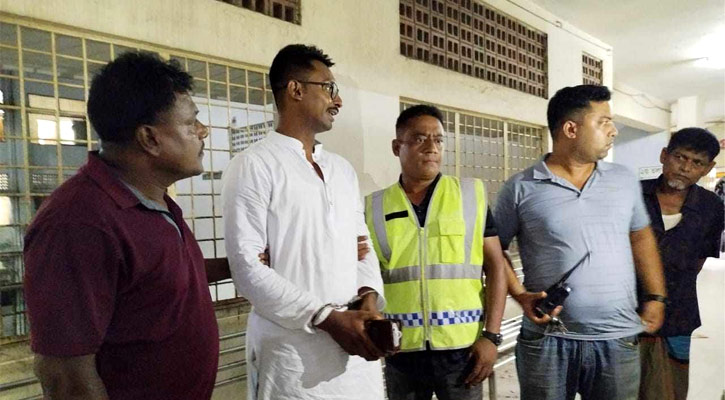 খুবি শিক্ষকের গায়ে হাত তোলা অভিযুক্ত শিক্ষার্থী আটক 