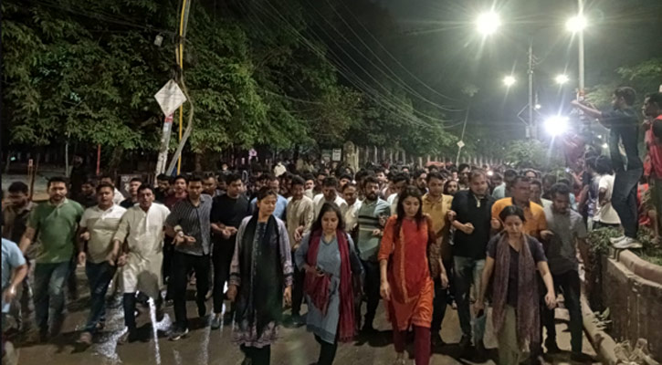 ছাত্রদল নেতা হত্যার প্রতিবাদে মধ্যরাতে উত্তাল ঢাবি