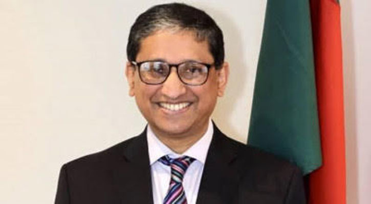 বৃহস্পতিবার ভারতের রাষ্ট্রপতির কাছে পরিচয়পত্র পেশ করছেন রিয়াজ হামিদুল্লাহ
